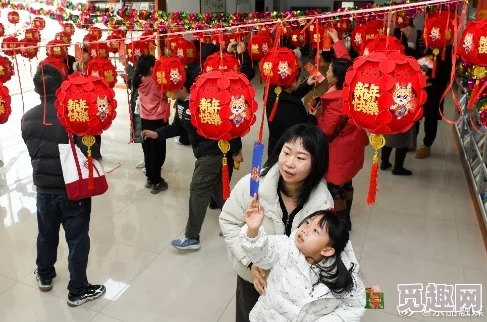 MD换母闹元宵猜灯谜苏娅，欢庆佳节共赏花灯，增添趣味互动活动吸引众人参与